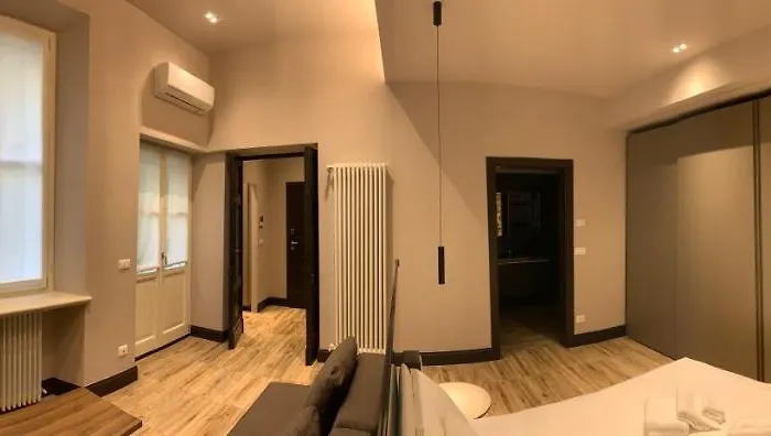 Niki O. Charme Parma